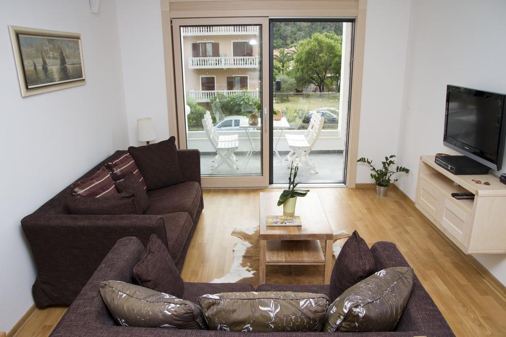 Apartments Brezanin 苏托莫雷 外观 照片