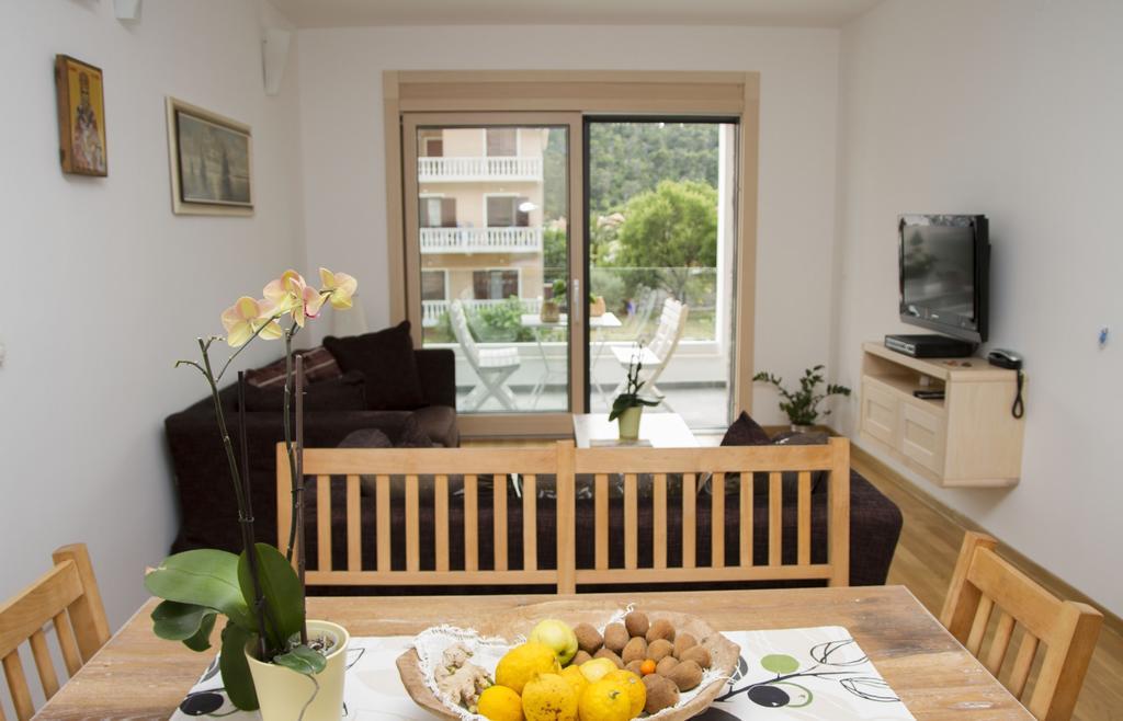 Apartments Brezanin 苏托莫雷 外观 照片